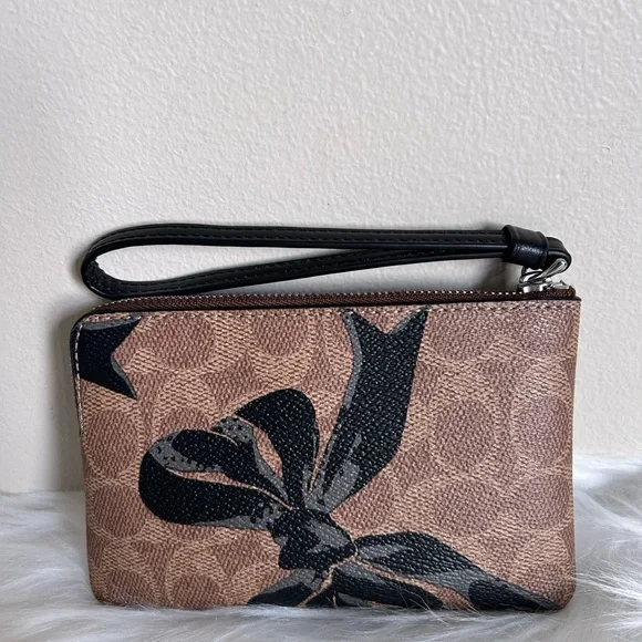 Coach Corner Zip Wristlet Signature Canvas Khaki Black Bow Print C8334 - Picture 2 of 3